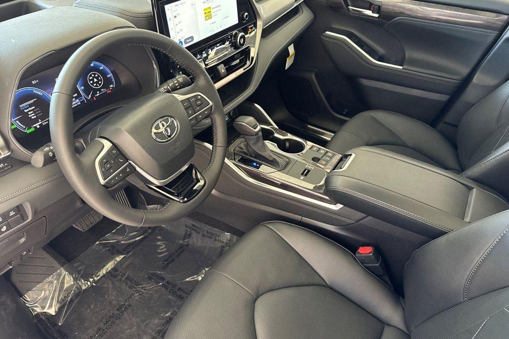new 2025 Toyota Highlander Hybrid car, priced at $57,107