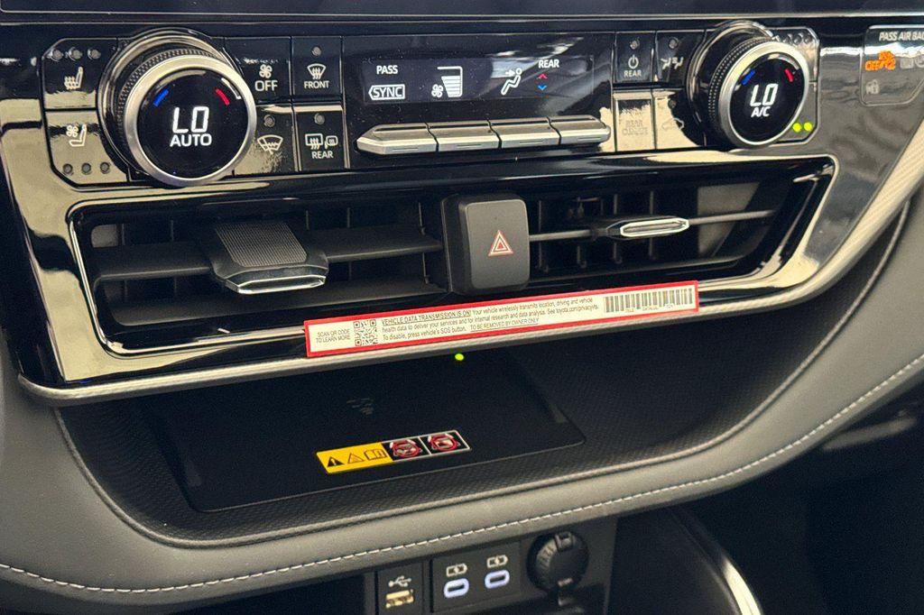 new 2025 Toyota Highlander Hybrid car, priced at $57,107