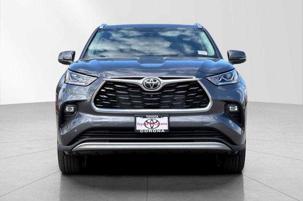 new 2025 Toyota Highlander Hybrid car, priced at $57,107