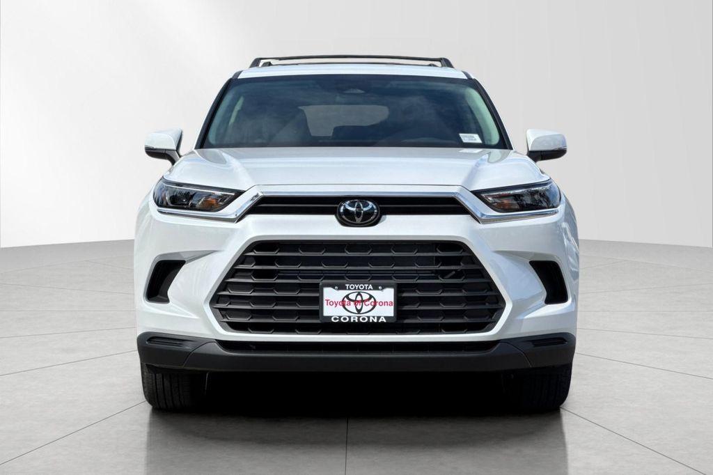 new 2025 Toyota Highlander Hybrid car, priced at $47,203