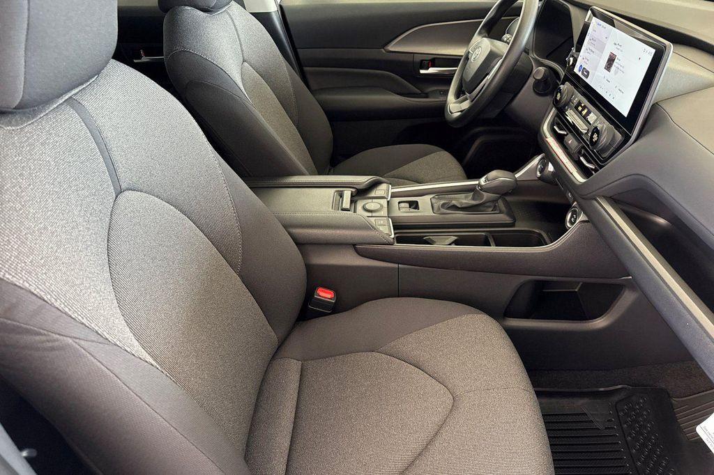 new 2025 Toyota Highlander Hybrid car, priced at $47,203