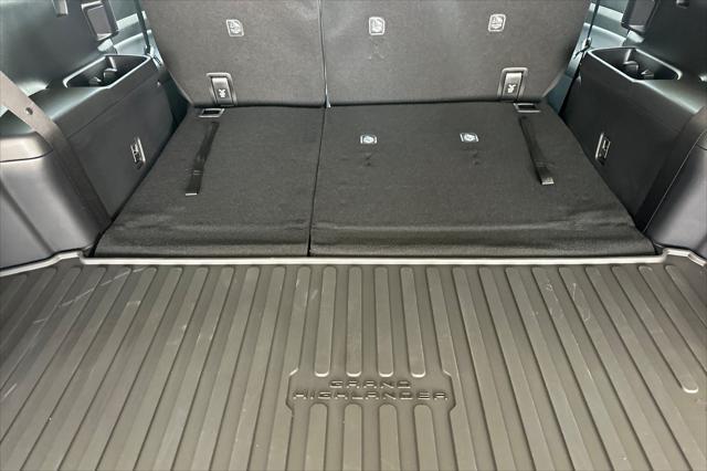 new 2025 Toyota Highlander car, priced at $43,706
