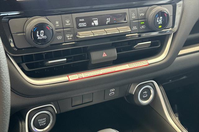 new 2025 Toyota Highlander car, priced at $43,706
