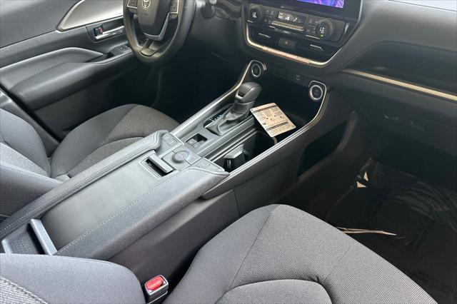 new 2025 Toyota Highlander car, priced at $43,706