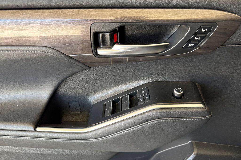 used 2021 Toyota Highlander car, priced at $29,224