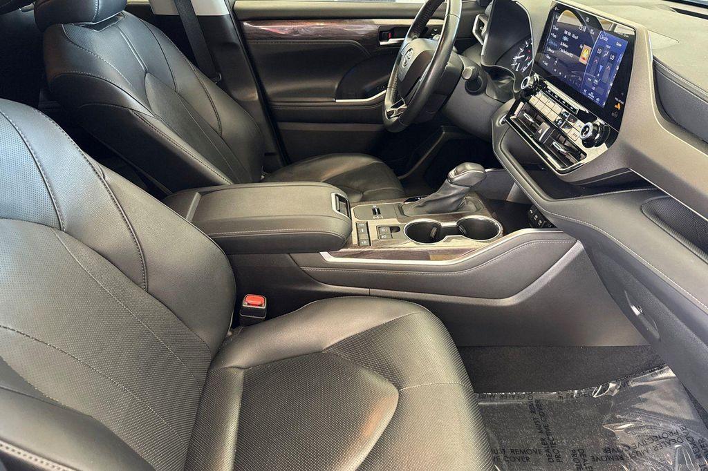 used 2021 Toyota Highlander car, priced at $29,224
