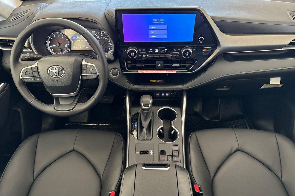 new 2025 Toyota Highlander car, priced at $46,728