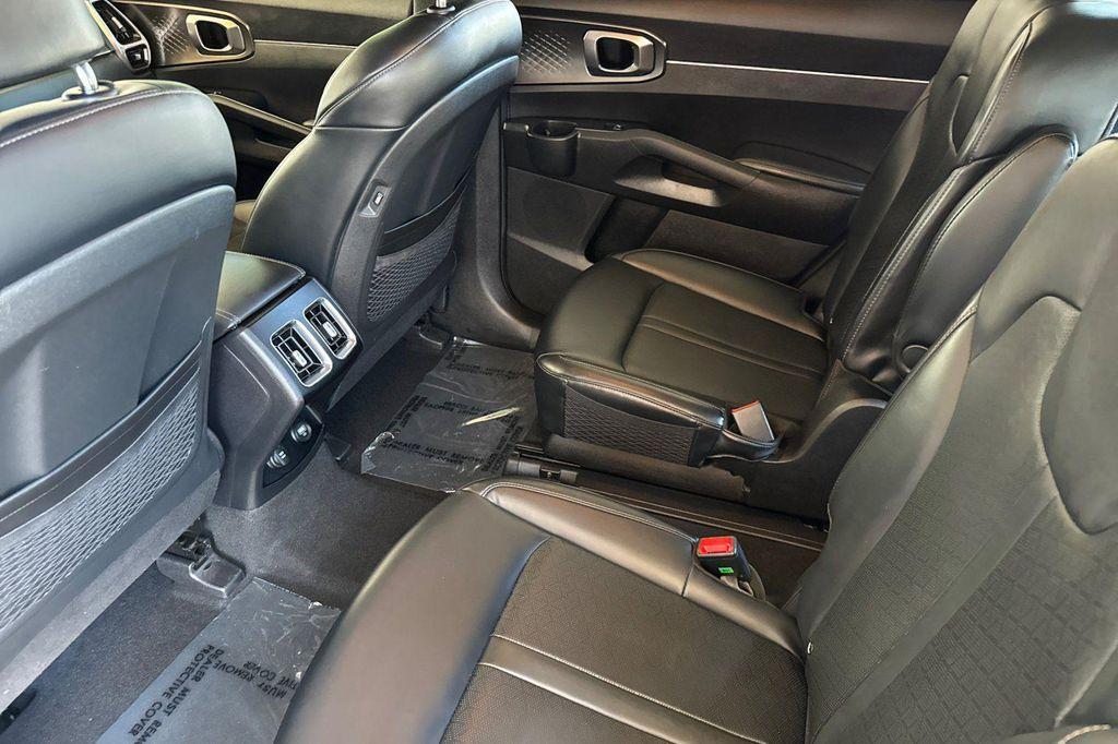 used 2023 Kia Sorento Hybrid car, priced at $29,996