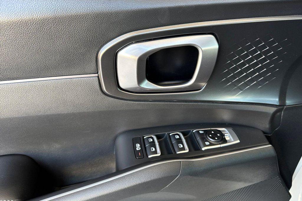 used 2023 Kia Sorento Hybrid car, priced at $29,996