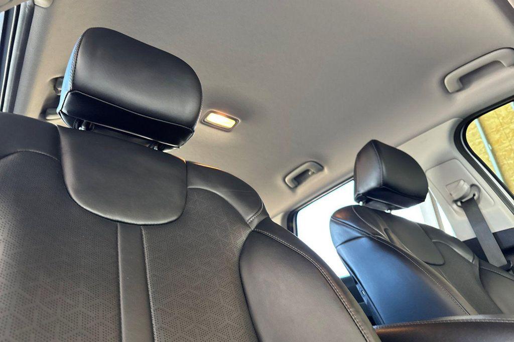 used 2023 Kia Sorento Hybrid car, priced at $29,996