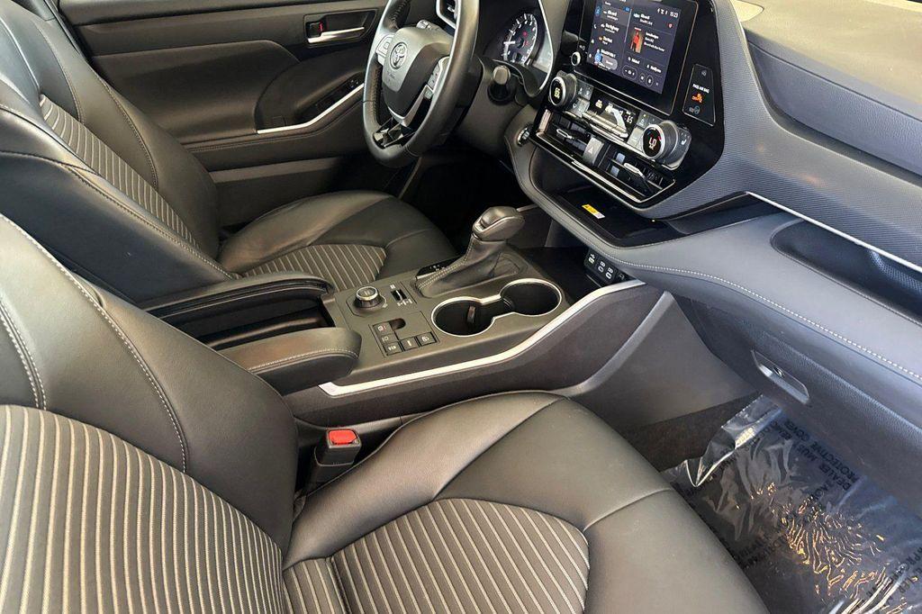 used 2023 Toyota Highlander car, priced at $41,500