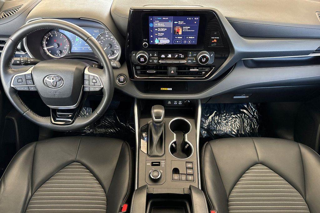 used 2023 Toyota Highlander car, priced at $41,500