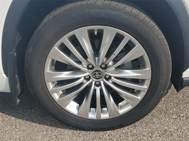 used 2024 Toyota Highlander car, priced at $51,500