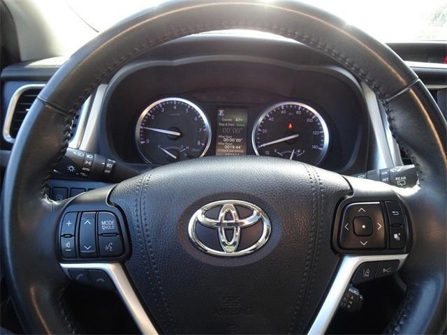 used 2019 Toyota Highlander car, priced at $21,599