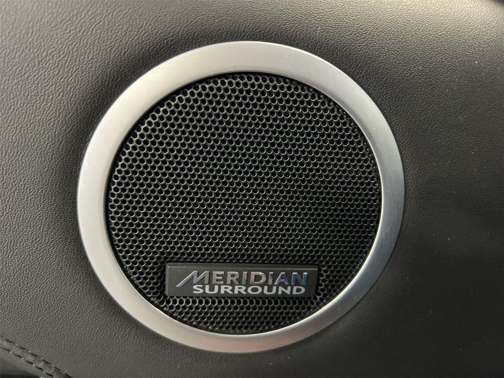 used 2018 Land Rover Discovery car, priced at $23,900