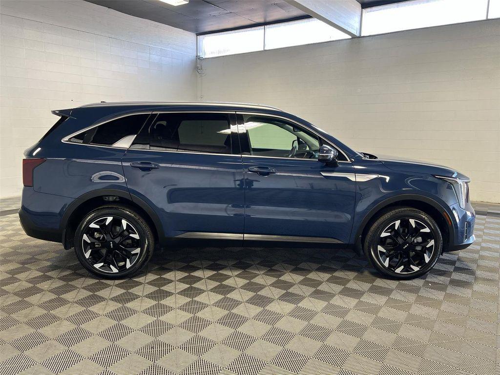 used 2024 Kia Sorento car, priced at $34,350