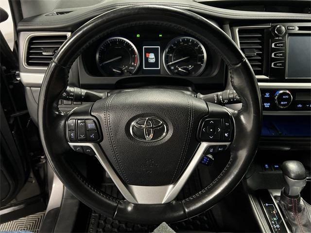 used 2019 Toyota Highlander car, priced at $25,900