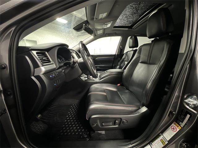 used 2019 Toyota Highlander car, priced at $25,900