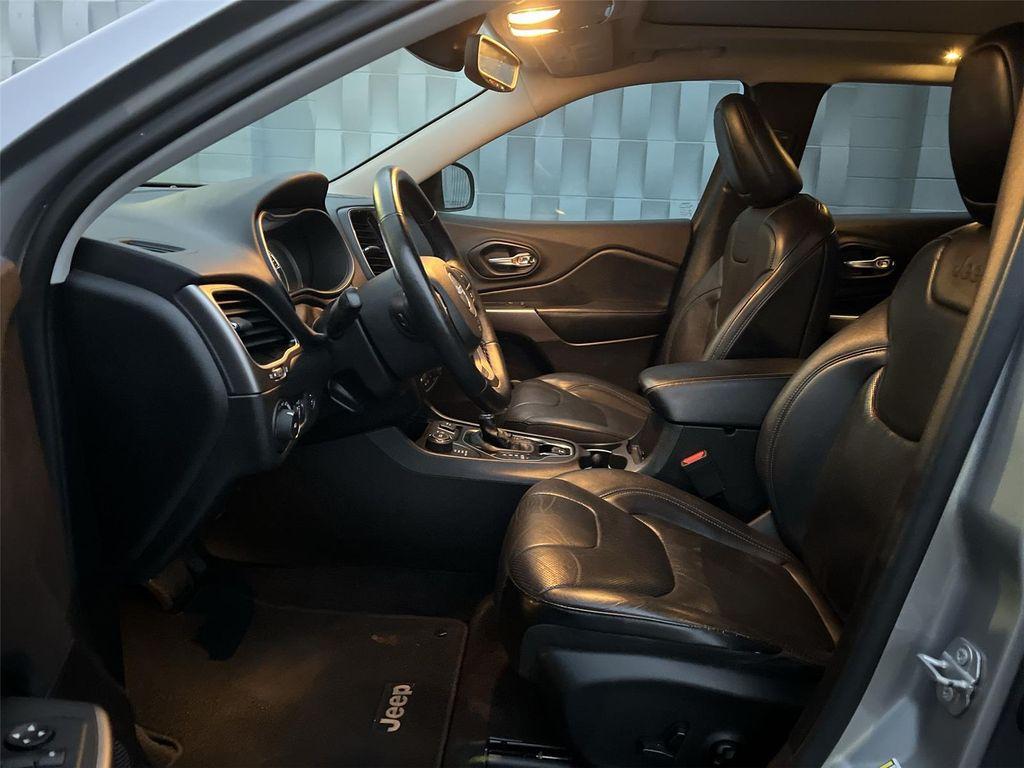 used 2019 Jeep Cherokee car