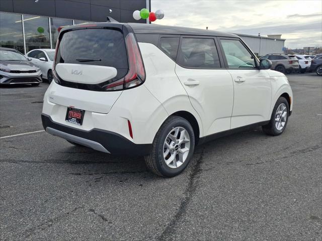 new 2025 Kia Soul car, priced at $24,243