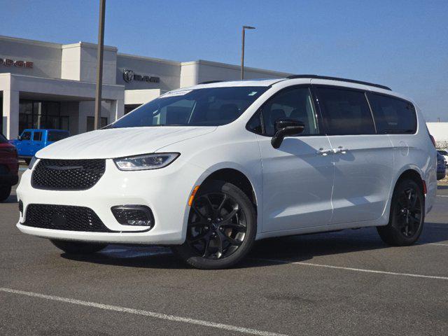 new 2025 Chrysler Pacifica car, priced at $53,530