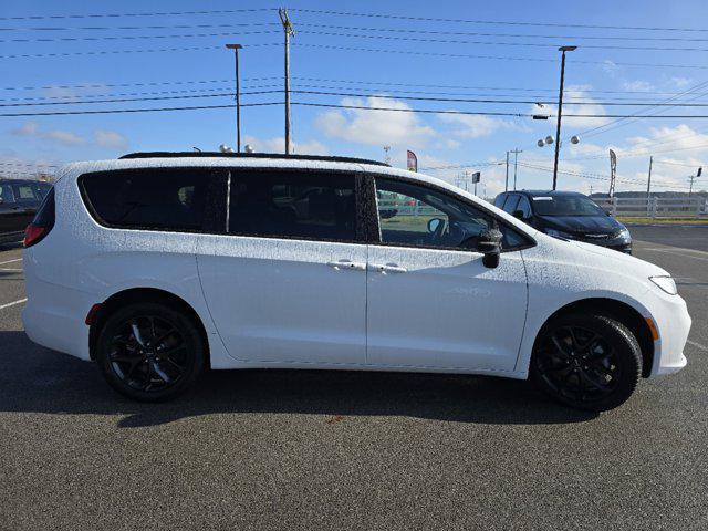 new 2025 Chrysler Pacifica car, priced at $53,530