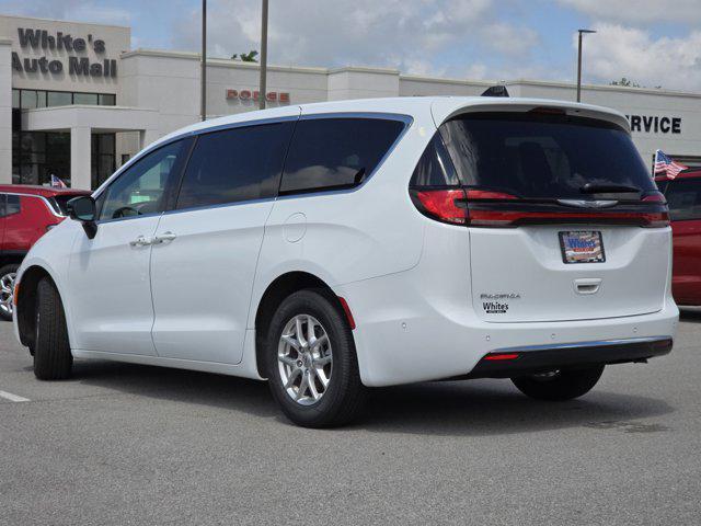 new 2025 Chrysler Pacifica car, priced at $44,627