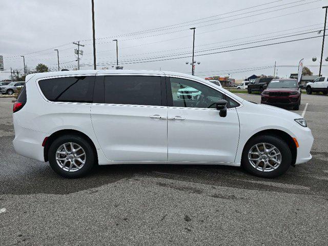 new 2025 Chrysler Pacifica car, priced at $43,345