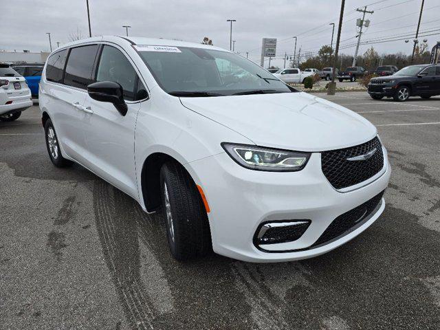 new 2025 Chrysler Pacifica car, priced at $43,345