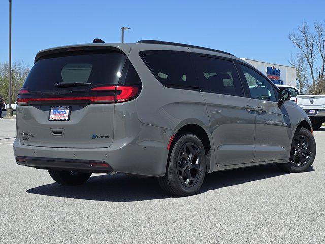new 2025 Chrysler Pacifica Hybrid car, priced at $53,951