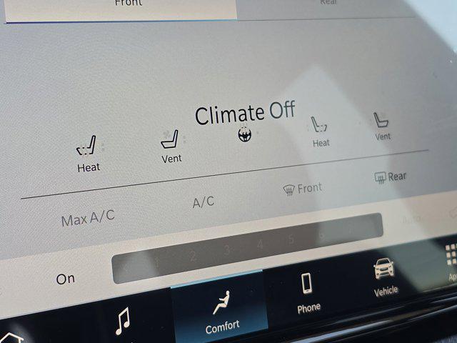 new 2025 Chrysler Pacifica Hybrid car, priced at $53,951