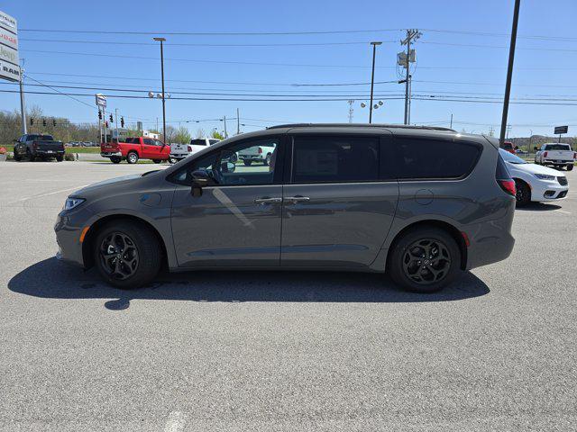 new 2025 Chrysler Pacifica Hybrid car, priced at $53,951