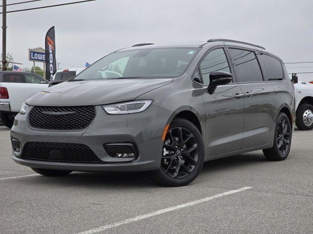new 2025 Chrysler Pacifica car, priced at $48,626