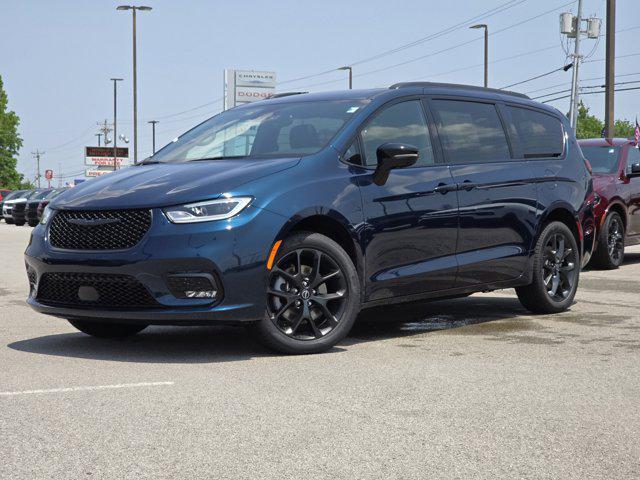 new 2025 Chrysler Pacifica car, priced at $51,464