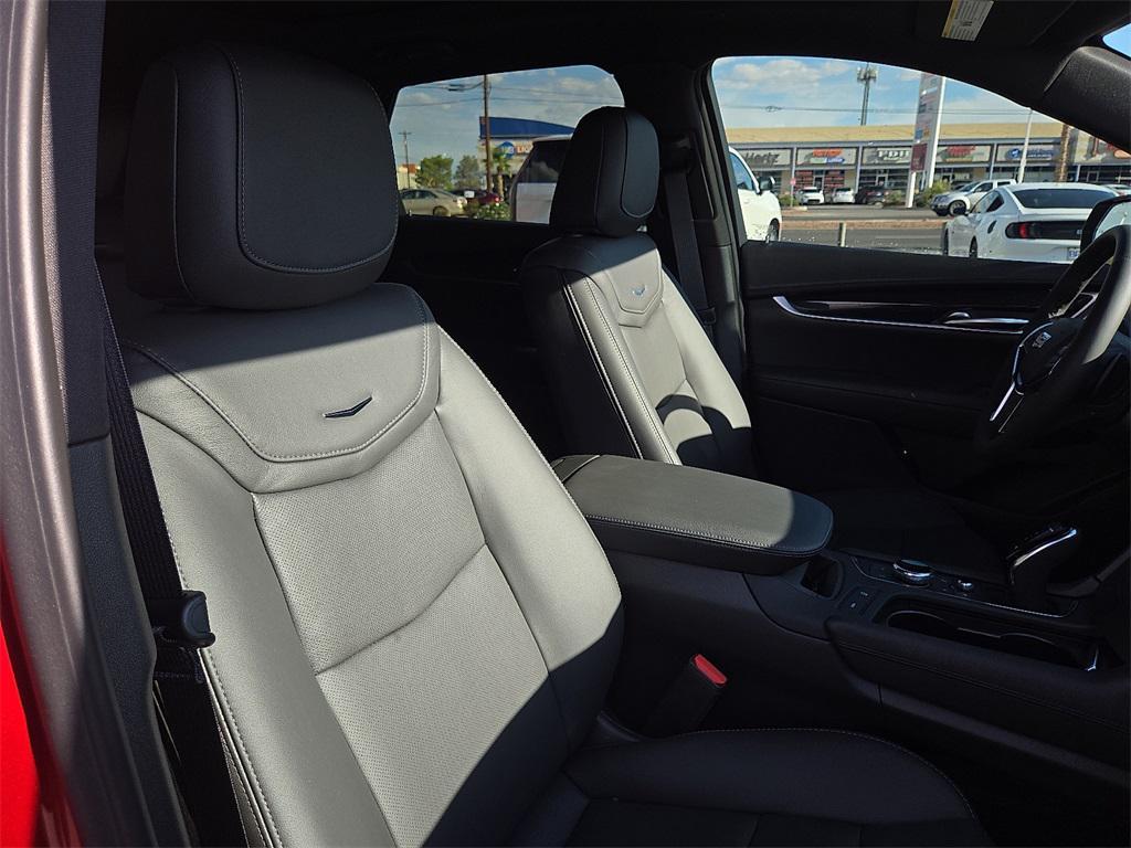 new 2025 Cadillac XT5 car, priced at $59,470