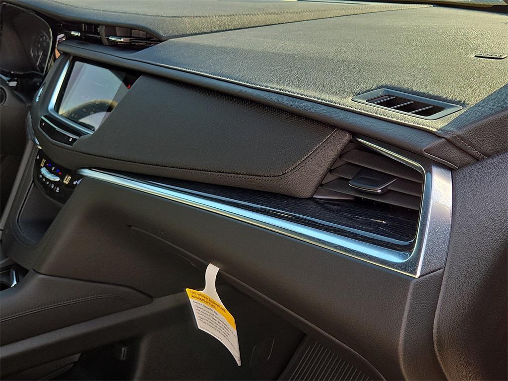 new 2025 Cadillac XT5 car, priced at $59,470