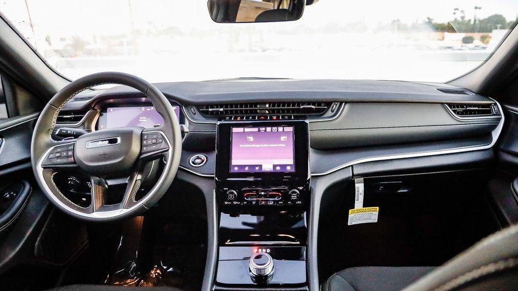new 2025 Jeep Grand Cherokee car, priced at $29,475
