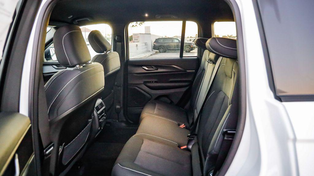new 2025 Jeep Grand Cherokee car, priced at $29,475