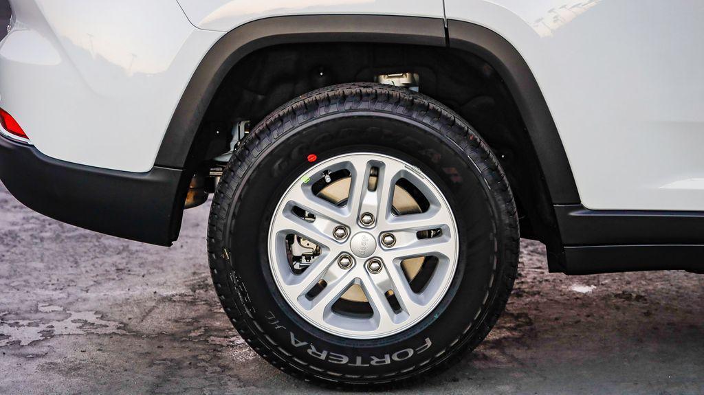 new 2025 Jeep Grand Cherokee car, priced at $29,475
