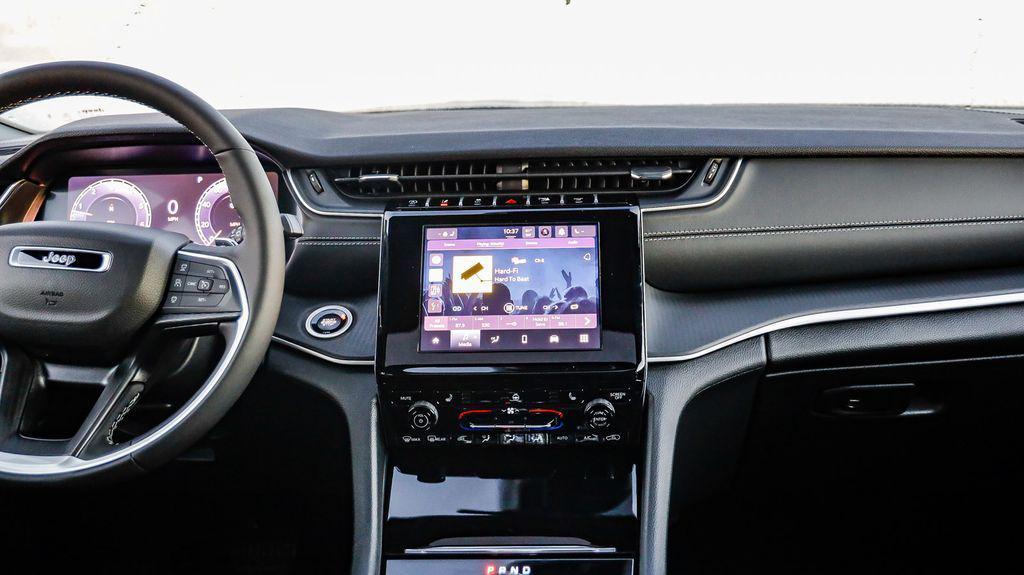 new 2025 Jeep Grand Cherokee car, priced at $37,045