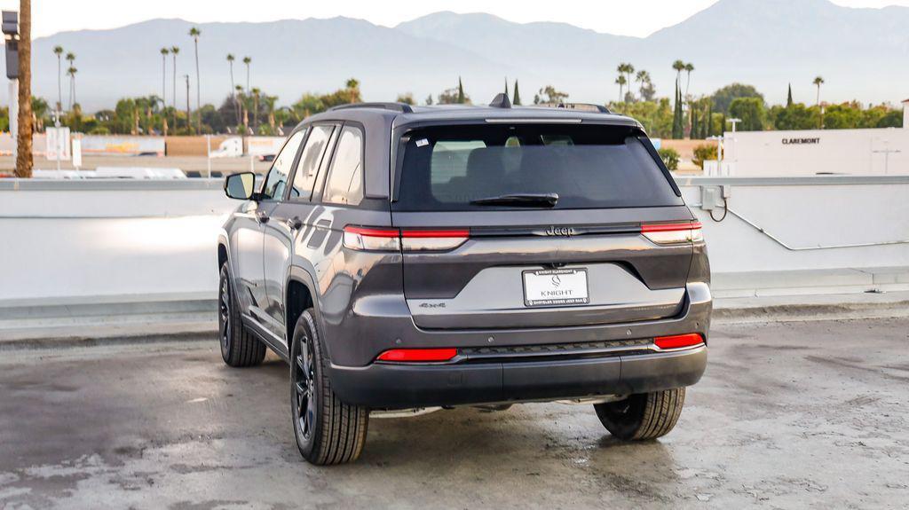new 2025 Jeep Grand Cherokee car, priced at $37,045