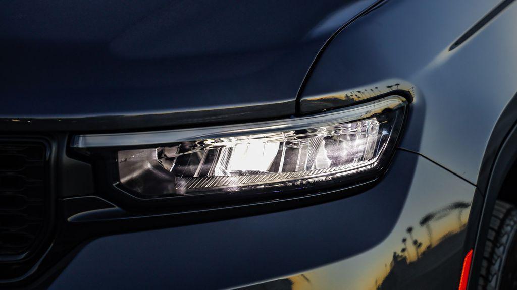 new 2025 Jeep Grand Cherokee car, priced at $37,045