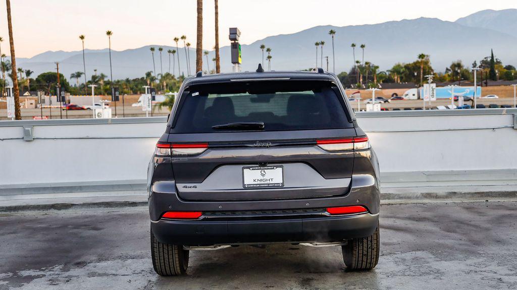 new 2025 Jeep Grand Cherokee car, priced at $37,045