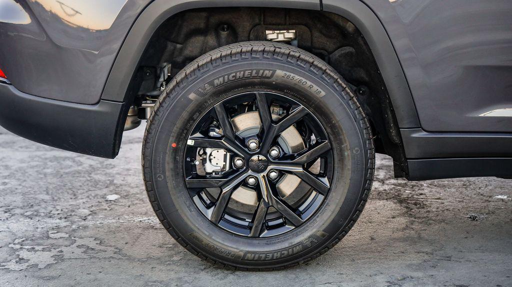 new 2025 Jeep Grand Cherokee car, priced at $37,045
