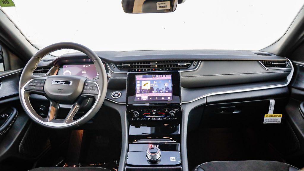 new 2025 Jeep Grand Cherokee car, priced at $37,045
