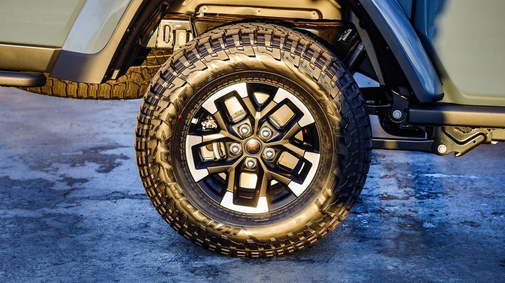 new 2025 Jeep Gladiator car, priced at $46,114