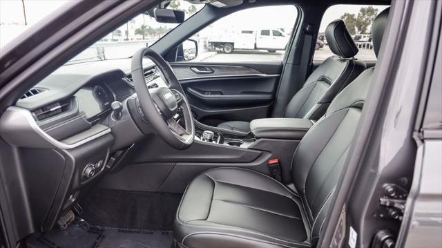 new 2025 Jeep Grand Cherokee car, priced at $38,745