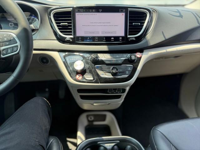 used 2024 Chrysler Pacifica car, priced at $28,495