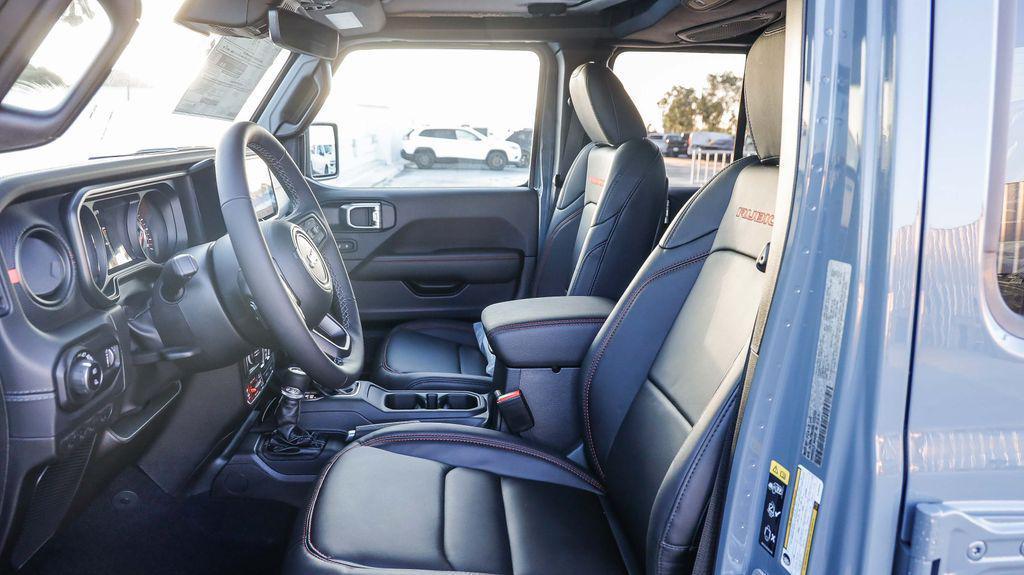 new 2025 Jeep Gladiator car, priced at $49,028