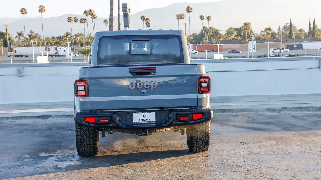 new 2025 Jeep Gladiator car, priced at $49,028